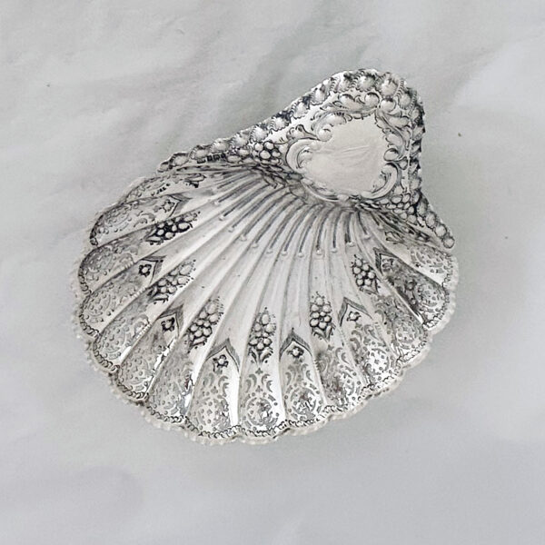 VICTORIAN SILVER SHELL DISH - Image 3
