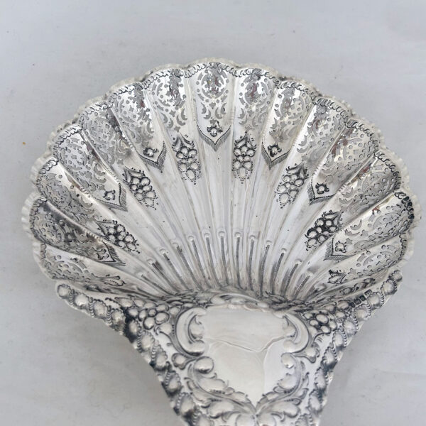 VICTORIAN SILVER SHELL DISH - Image 4