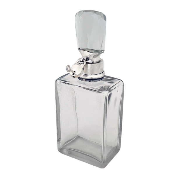 LOCKABLE WHISKY DECANTER